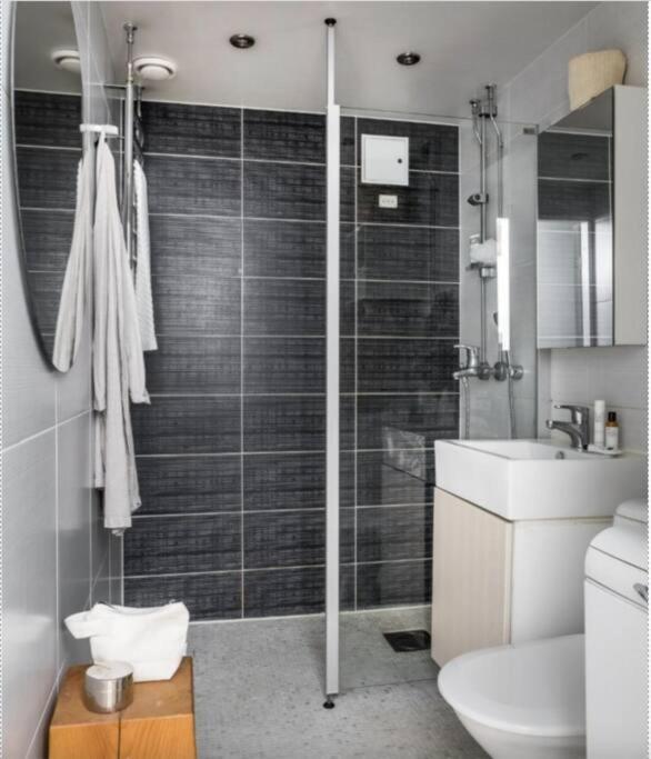 Scandinavian 2-Rooms Apartment City Center 赫尔辛基 外观 照片